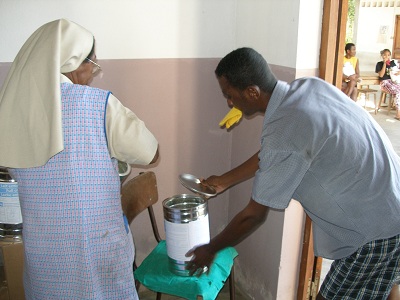 Distribution de lait aux tuberculeux