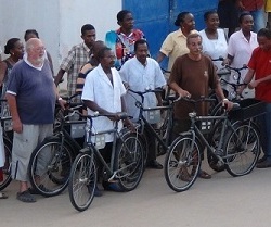 Distribution de vélos au personnel de la clinique